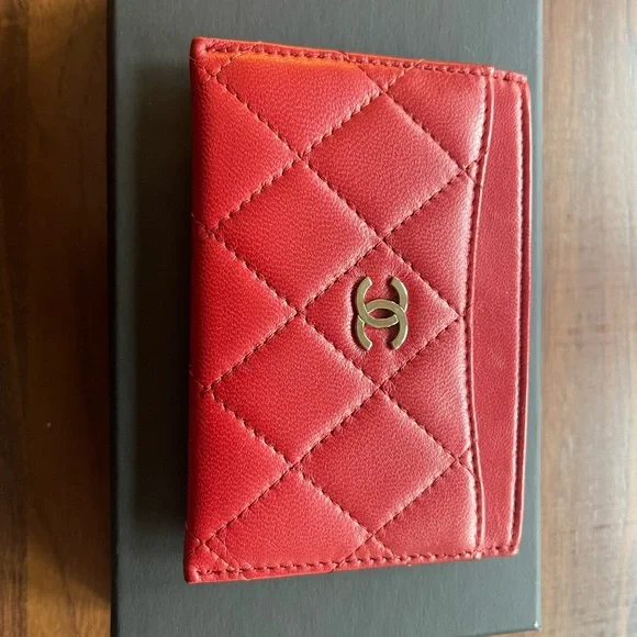 Chanel authentic red rare lambskin cardholder like new - Picture 4 of 5